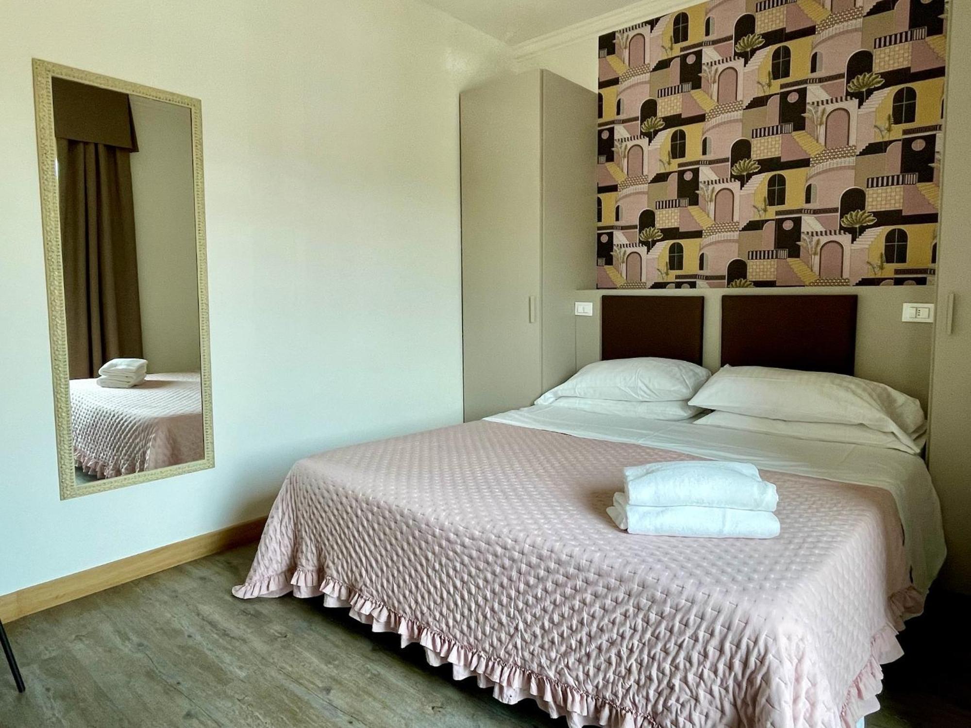 B City Hotel บาร์โดลิโน ภายนอก รูปภาพ