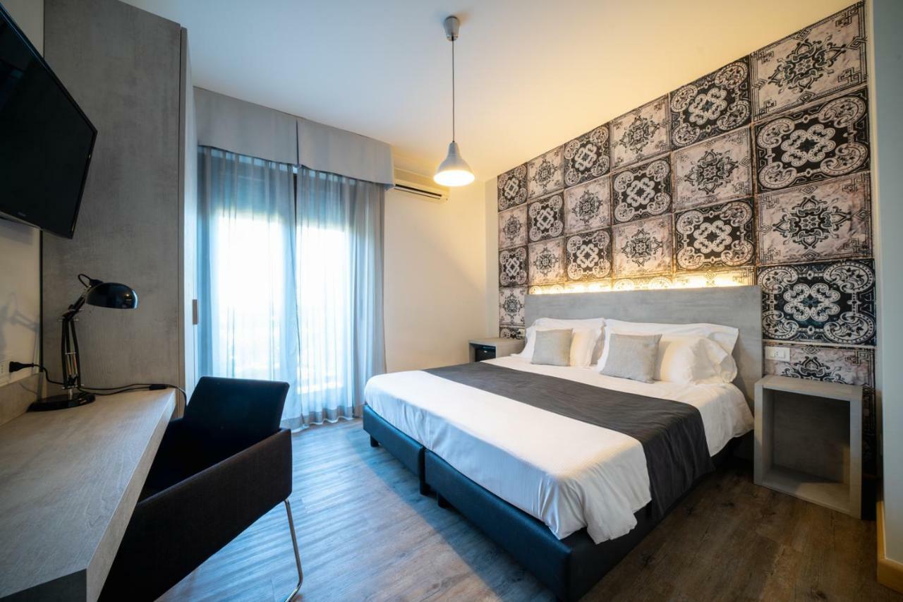 B City Hotel บาร์โดลิโน ภายนอก รูปภาพ