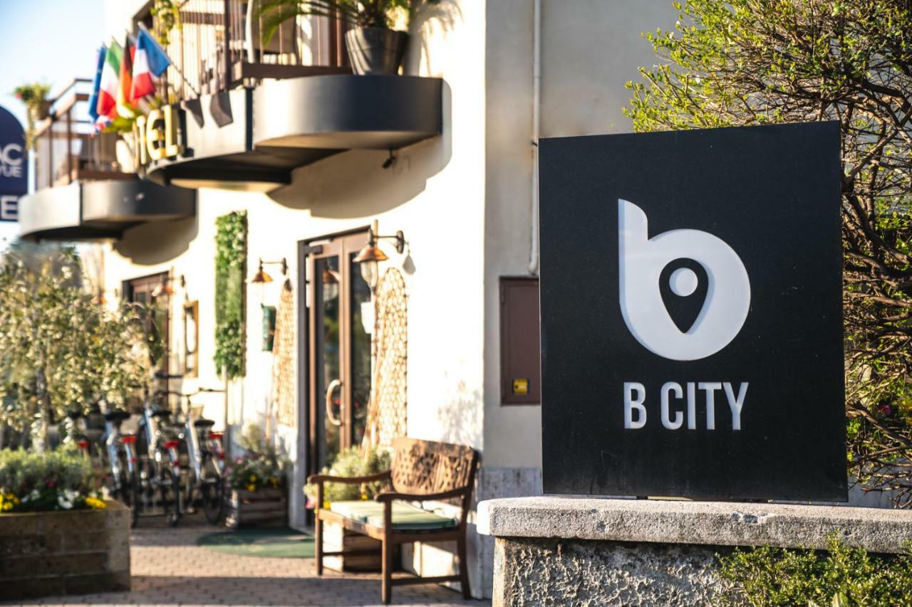 B City Hotel บาร์โดลิโน ภายนอก รูปภาพ
